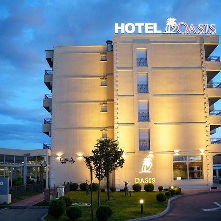 Hotel Oasis Podgorica Bagian luar foto