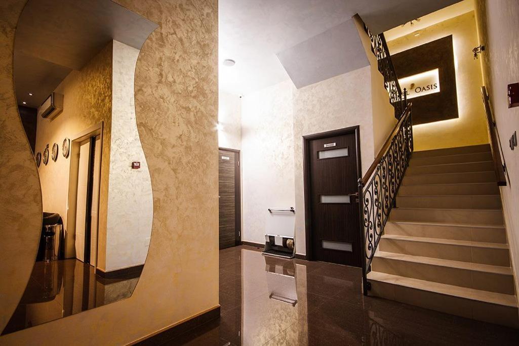 Hotel Oasis Podgorica Bagian luar foto