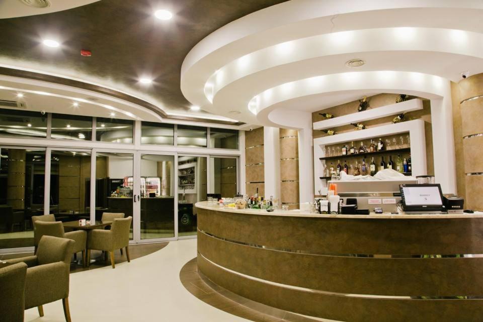 Hotel Oasis Podgorica Bagian luar foto