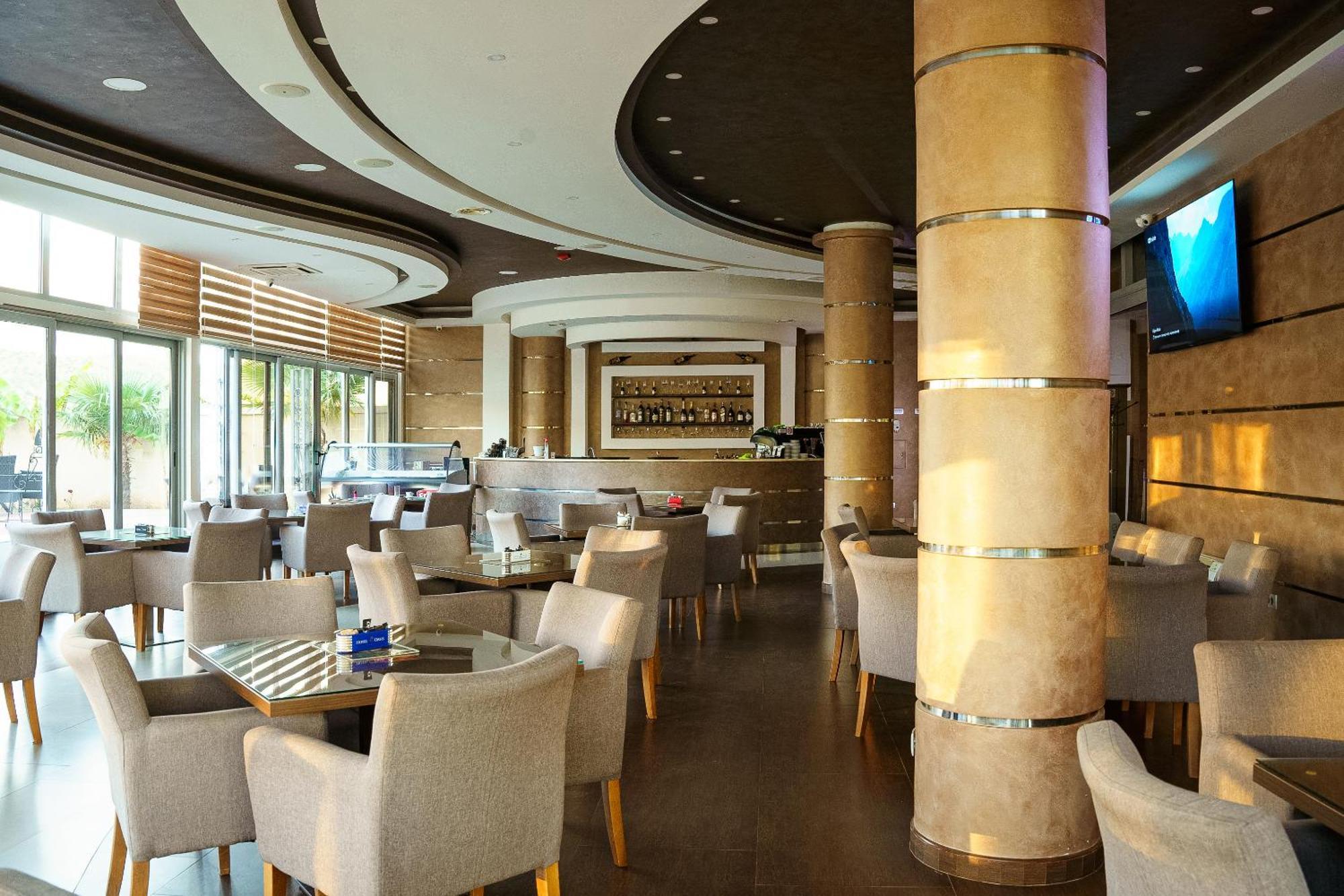 Hotel Oasis Podgorica Bagian luar foto