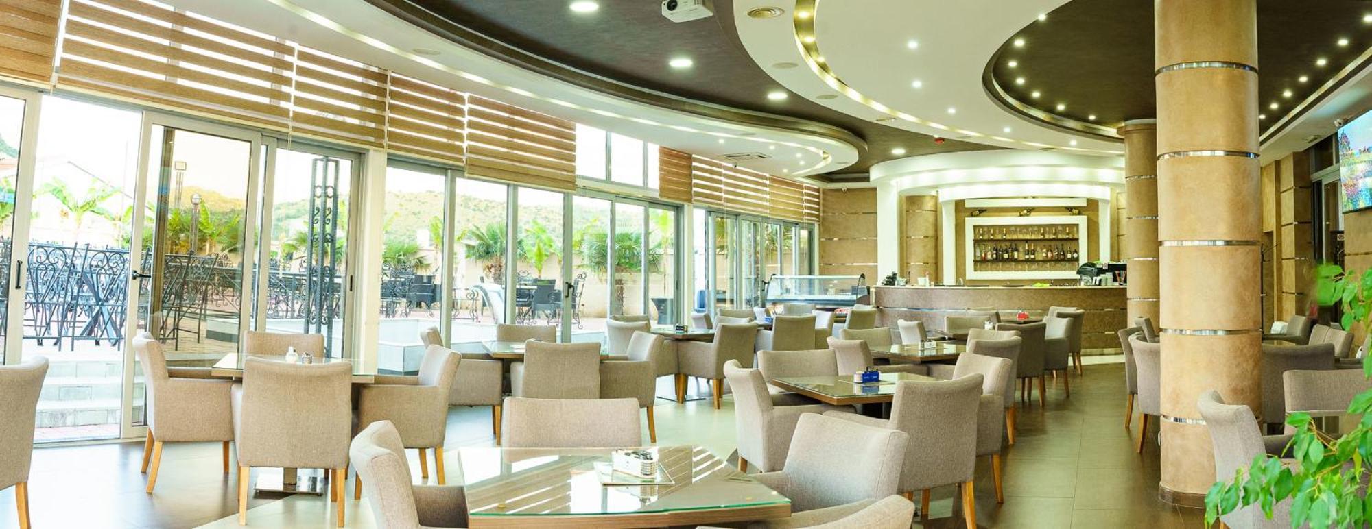 Hotel Oasis Podgorica Bagian luar foto