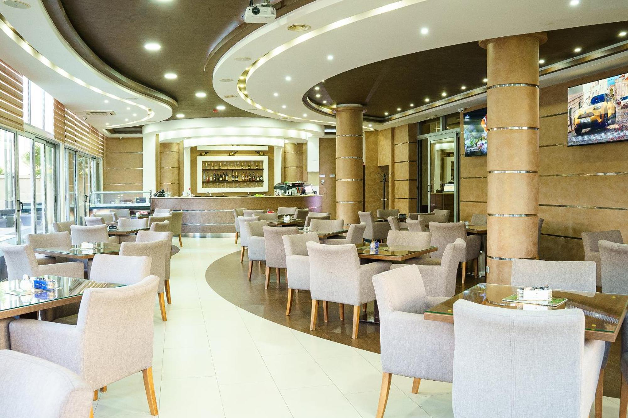 Hotel Oasis Podgorica Bagian luar foto