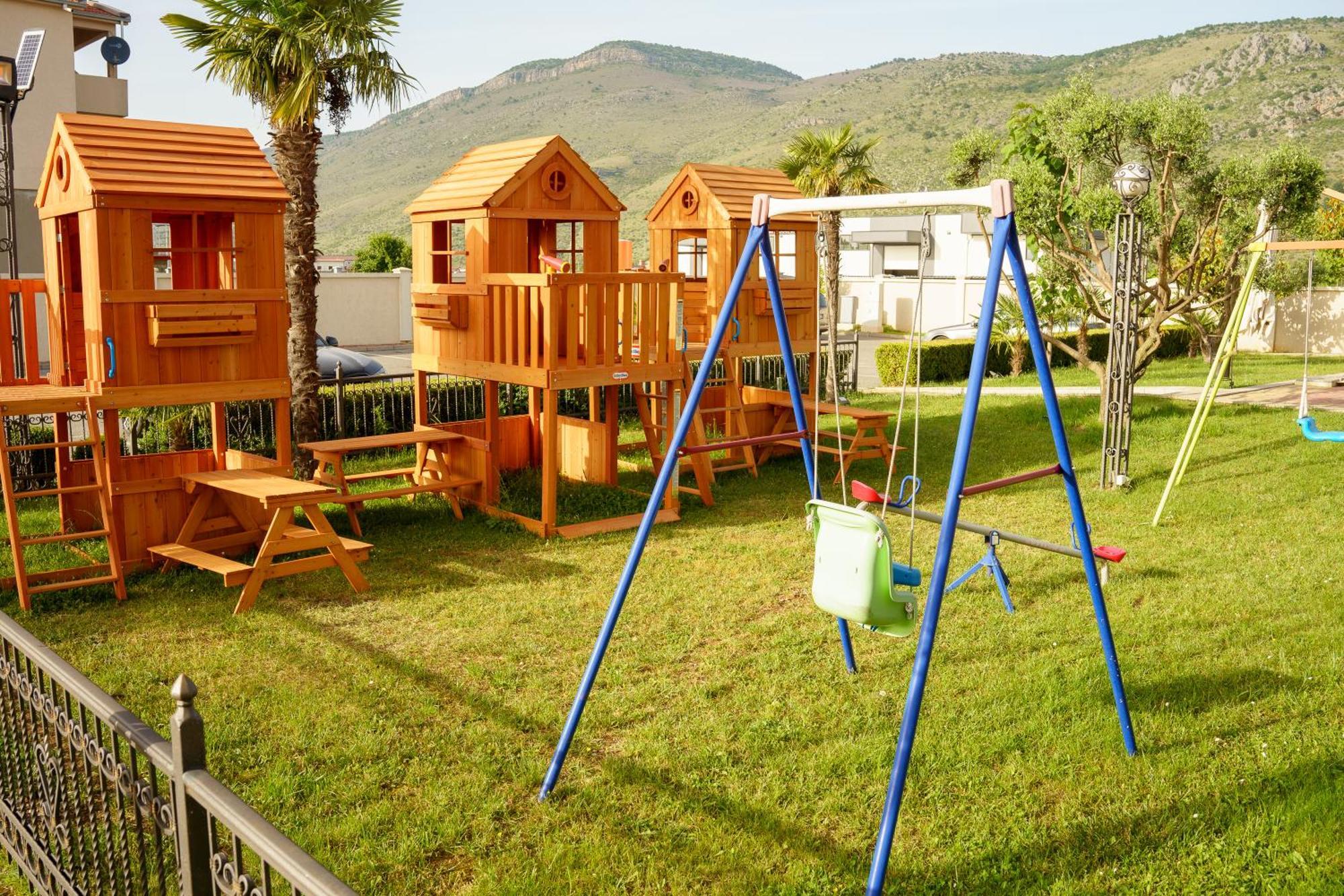Hotel Oasis Podgorica Bagian luar foto