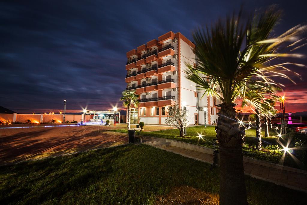 Hotel Oasis Podgorica Bagian luar foto