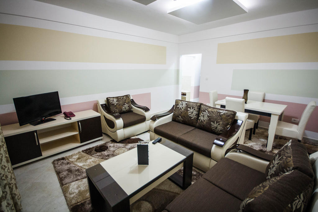 Hotel Oasis Podgorica Bagian luar foto