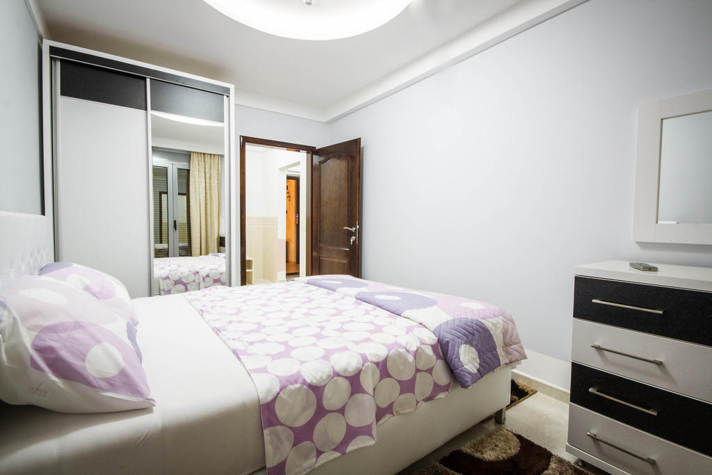 Hotel Oasis Podgorica Bagian luar foto