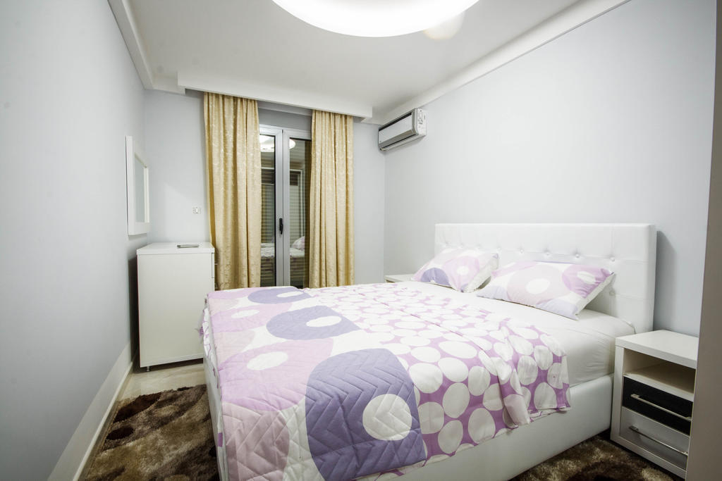 Hotel Oasis Podgorica Bagian luar foto