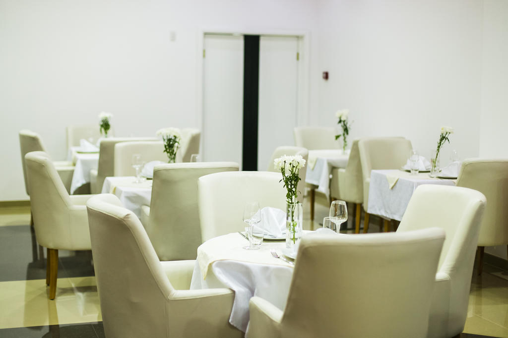 Hotel Oasis Podgorica Bagian luar foto