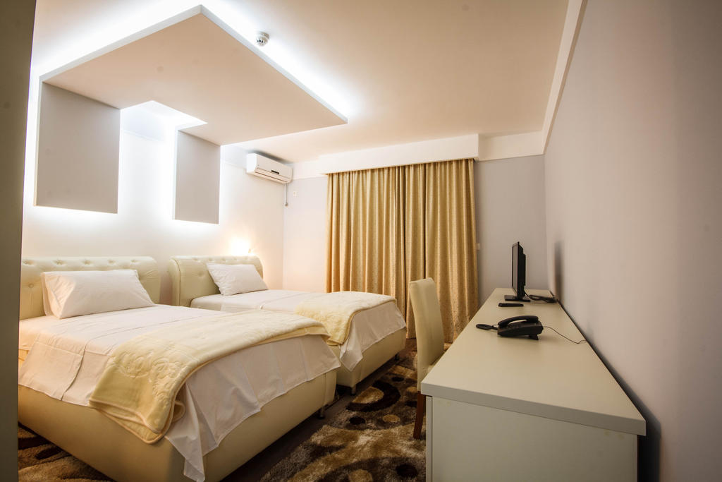 Hotel Oasis Podgorica Ruang foto