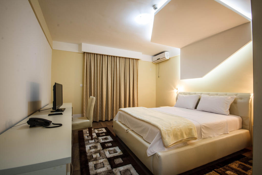 Hotel Oasis Podgorica Ruang foto