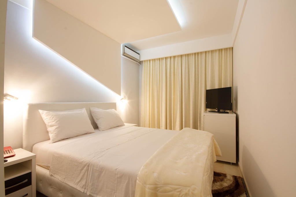 Hotel Oasis Podgorica Bagian luar foto